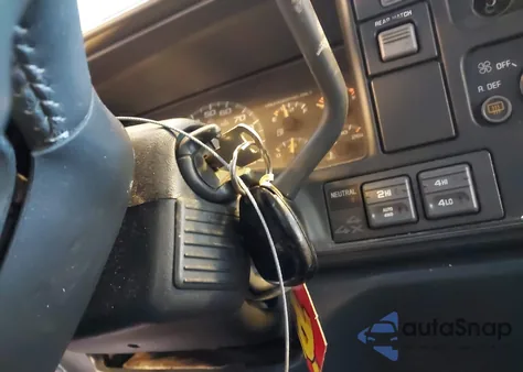 1999 Chevrolet Suburban 1500 Lt z USA, uszkodzony, nr VIN 1GNFK16R3XJ434456